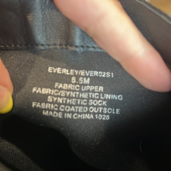 Thigh high black boots - Picture 6 of 6